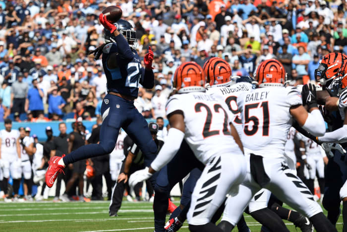 Tennessee Titans running back Derrick Henry (22) throws a jump pass touchdown against the Cincinnati Bengals at Nissan Stadium.